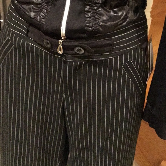 ⭐️⭐️Host Pick⭐️⭐️⬇️Price Dropped⬇️Black/White pinstripe pants with suede pockets - Picture 2 of 5